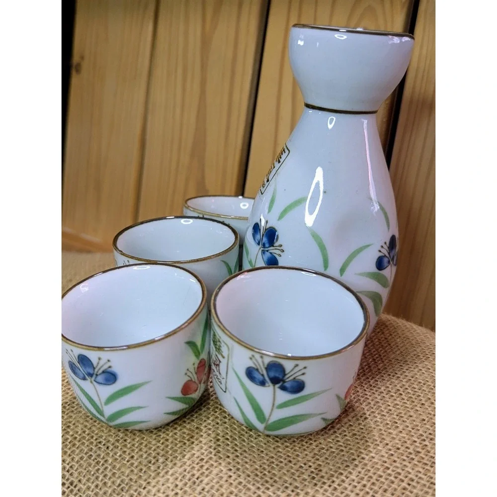 Japanese Tea/Saki Set. Floral  Oriental decoration collectible glassware VTG